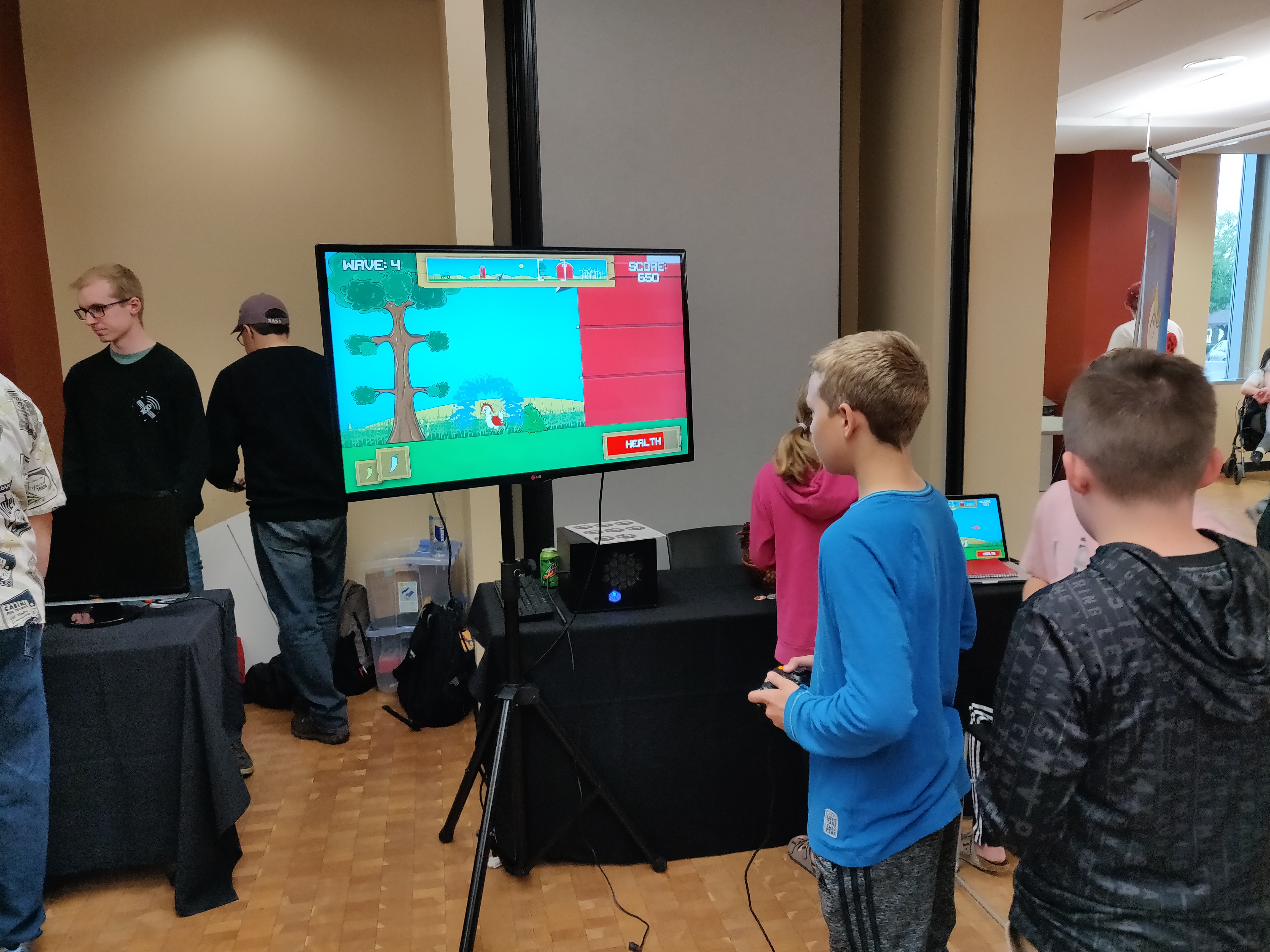Kids playing Hot Wings Game at Fuse